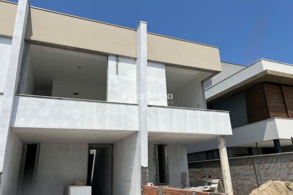 Casa à venda com 160m², 3 quartos, 1 suíte, 1 vaga no bairro Campeche em Florianópolis