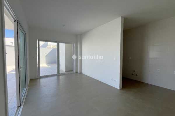 Cobertura para alugar com 170m², 3 quartos, 1 suíte, 2 vagas no bairro Campeche em Florianópolis