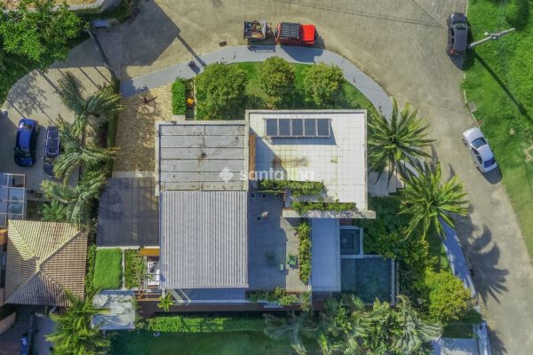 Casa à venda com 750m², 3 quartos, 3 suítes, 3 vagas no bairro Lagoa da Conceição em Florianópolis