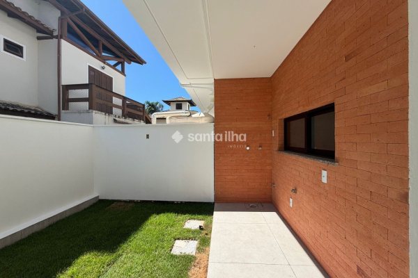 Casa à venda com 165m², 3 quartos, 1 suíte, 2 vagas no bairro Campeche em Florianópolis
