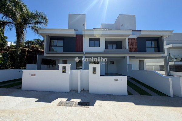 Casa à venda com 165m², 3 quartos, 1 suíte, 2 vagas no bairro Campeche em Florianópolis