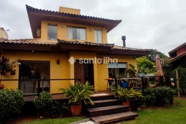 Casa à venda com 120m², 2 quartos, 1 suíte, 4 vagas no bairro Rio Tavares em Florianópolis