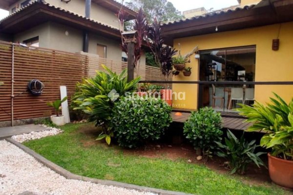 Casa à venda com 120m², 2 quartos, 1 suíte, 4 vagas no bairro Rio Tavares em Florianópolis