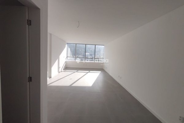 Sala/Conjunto à venda com 38m², 1 vaga no bairro Saco dos Limões em Florianópolis