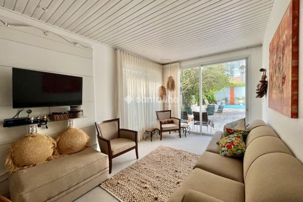 Casa para alugar com 330m², 5 quartos, 2 suítes, 3 vagas no bairro Campeche em Florianópolis