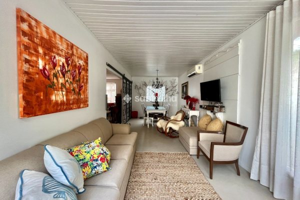 Casa para alugar com 330m², 5 quartos, 2 suítes, 3 vagas no bairro Campeche em Florianópolis