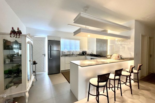 Casa para alugar com 330m², 5 quartos, 2 suítes, 3 vagas no bairro Campeche em Florianópolis