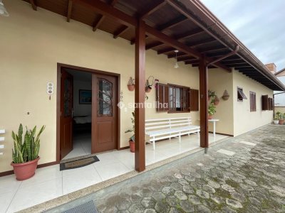 Casa à venda com 390m², 14 quartos, 8 vagas no bairro Campeche em Florianópolis - Foto 7