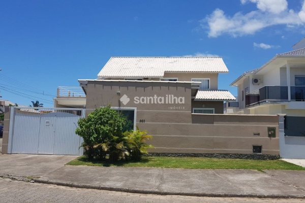 Casa à venda com 425m², 4 quartos, 2 suítes, 3 vagas no bairro Campeche em Florianópolis