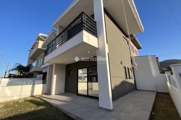 Casa para alugar com 120m², 2 quartos, 2 suítes, 2 vagas no bairro Rio Tavares em Florianópolis
