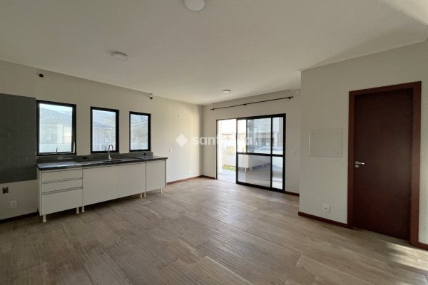 Casa para alugar com 120m², 2 quartos, 2 suítes, 2 vagas no bairro Rio Tavares em Florianópolis
