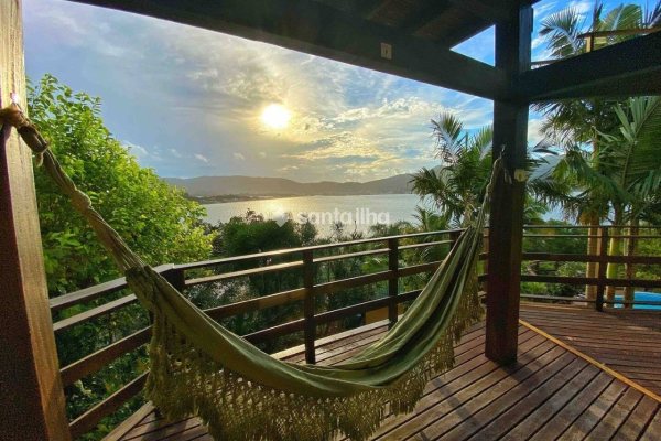 Casa para alugar com 250m², 4 quartos, 1 suíte, 1 vaga no bairro Lagoa da Conceição em Florianopolis