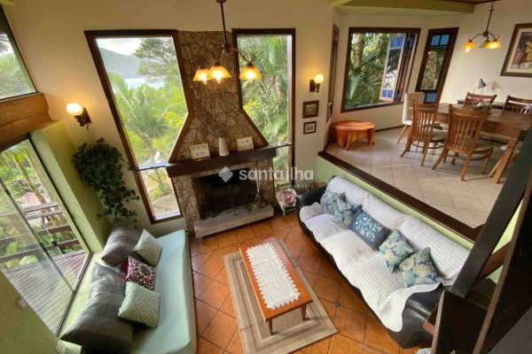 Casa para alugar com 250m², 4 quartos, 1 suíte, 1 vaga no bairro Lagoa da Conceição em Florianopolis