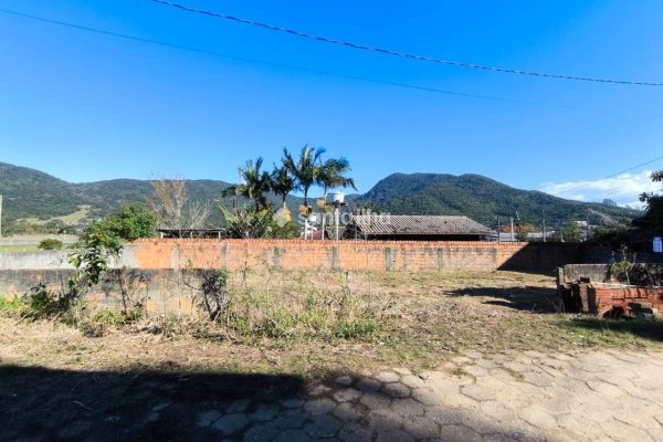 Terreno à venda com 360m² no bairro Ribeirão da Ilha em Florianópolis