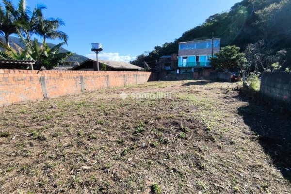 Terreno à venda com 360m² no bairro Ribeirão da Ilha em Florianópolis