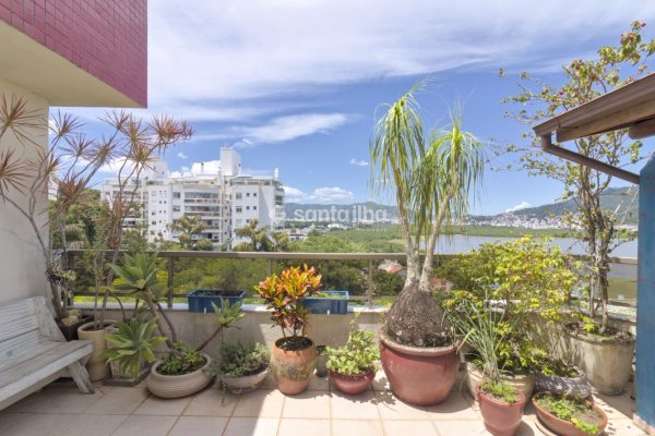 Cobertura à venda com 183m², 3 quartos, 2 suítes, 3 vagas no bairro João Paulo em Florianópolis