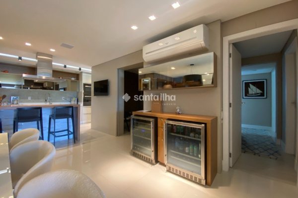 Apartamento à venda com 170m², 3 quartos, 3 suítes, 2 vagas no bairro Agronômica em Florianópolis