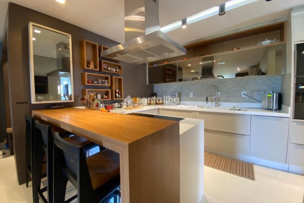 Apartamento à venda com 170m², 3 quartos, 3 suítes, 2 vagas no bairro Agronômica em Florianópolis