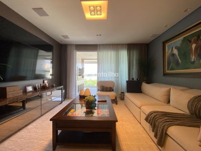 Apartamento à venda com 170m², 3 quartos, 3 suítes, 2 vagas no bairro Agronômica em Florianópolis - Foto 9