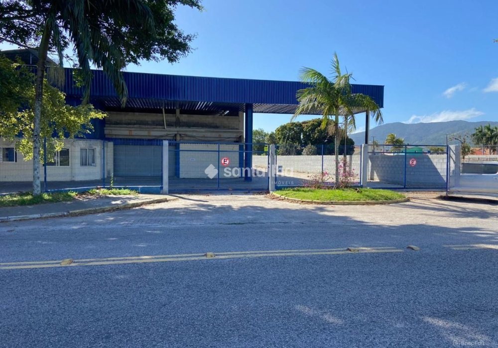 Galpão para alugar ou comprar com 4.475m², 4 vagas no bairro Carianos em Florianópolis - Foto 1
