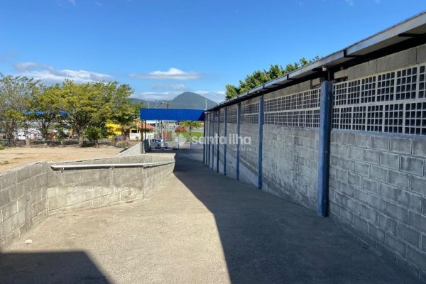 Galpão para alugar ou comprar com 4.475m², 4 vagas no bairro Carianos em Florianópolis