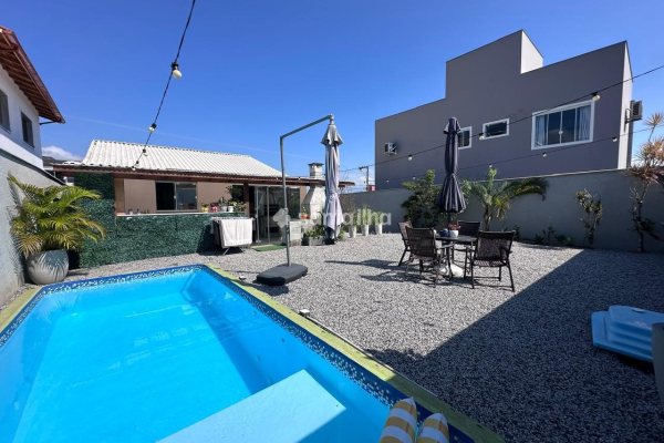 Casa à venda com 120m², 4 quartos, 4 vagas no bairro Campeche em Florianópolis