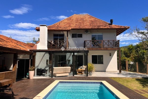 Casa em Condomínio à venda com 425m², 5 quartos, 1 suíte, 2 vagas no bairro Rio Tavares em Florianópolis
