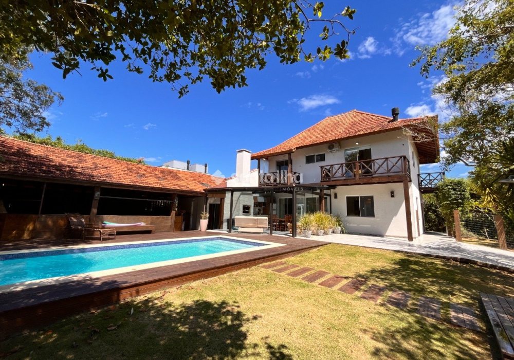 Casa em Condomínio à venda com 425m², 5 quartos, 1 suíte, 2 vagas no bairro Rio Tavares em Florianópolis - Foto 1