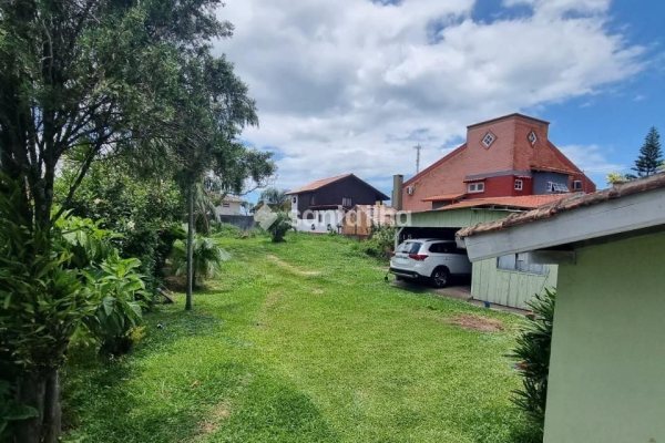 Terreno à venda com 787m², 1 vaga no bairro Campeche em Florianópolis