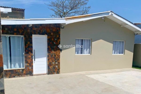 Casa à venda com 130m², 3 quartos, 1 suíte, 2 vagas no bairro Ribeirão da Ilha em Florianópolis