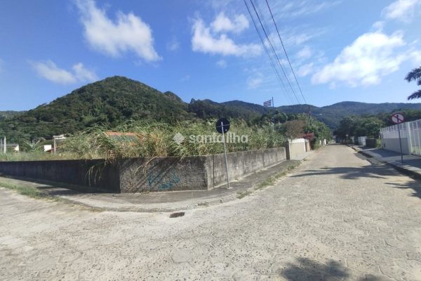 Terreno à venda com 640m², 1 vaga no bairro Pântano do Sul em Florianópolis