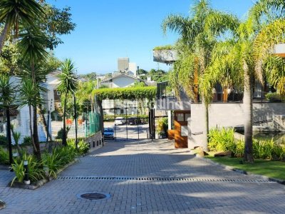 Casa à venda com 238m², 3 quartos, 3 suítes, 2 vagas no bairro Lagoa da Conceição em Florianópolis - Foto 2