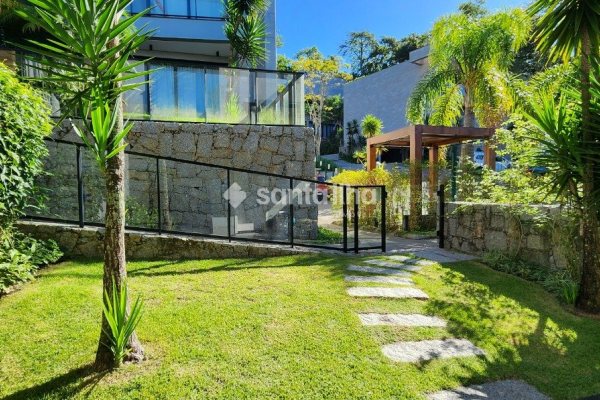 Casa à venda com 238m², 3 quartos, 3 suítes, 2 vagas no bairro Lagoa da Conceição em Florianópolis