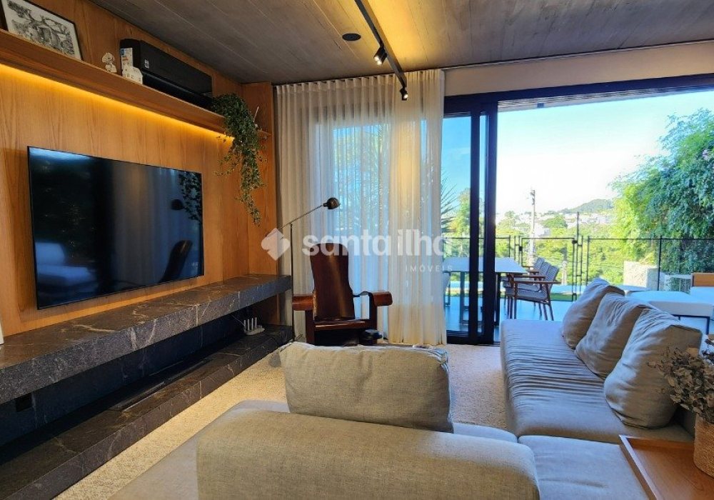 Casa à venda com 238m², 3 quartos, 3 suítes, 2 vagas no bairro Lagoa da Conceição em Florianópolis - Foto 1