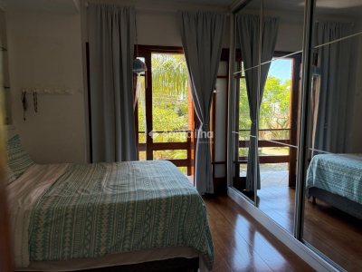 Casa em Condomínio para alugar ou comprar com 230m², 4 quartos, 3 suítes, 4 vagas no bairro Rio Tavares em Florianópolis - Foto 33