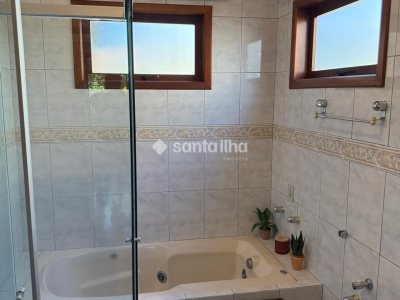 Casa em Condomínio para alugar ou comprar com 230m², 4 quartos, 3 suítes, 4 vagas no bairro Rio Tavares em Florianópolis - Foto 34