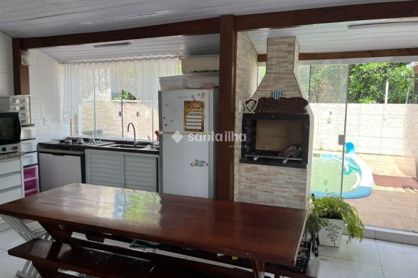 Casa à venda com 93m², 2 quartos, 1 suíte, 2 vagas no bairro Campeche em Florianópolis