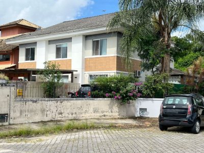 Casa à venda com 93m², 2 quartos, 1 suíte, 2 vagas no bairro Campeche em Florianópolis - Foto 2