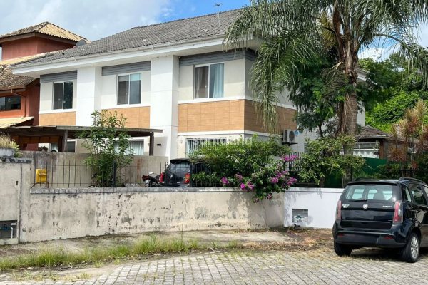 Casa à venda com 93m², 2 quartos, 1 suíte, 2 vagas no bairro Campeche em Florianópolis