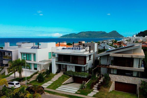 Casa em Condomínio à venda com 408m², 3 quartos, 1 suíte, 3 vagas no bairro Morro das Pedras em Florianópolis
