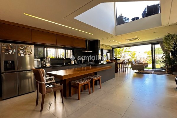 Casa em Condomínio à venda com 408m², 3 quartos, 1 suíte, 3 vagas no bairro Morro das Pedras em Florianópolis
