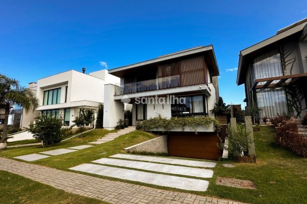 Casa em Condomínio à venda com 408m², 3 quartos, 1 suíte, 3 vagas no bairro Morro das Pedras em Florianópolis