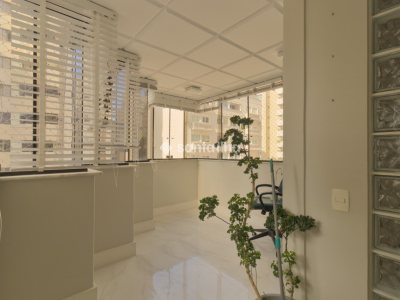 Apartamento à venda com 150m², 3 quartos, 3 suítes, 2 vagas no bairro Centro em Florianópolis - Foto 7