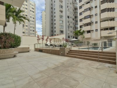 Apartamento à venda com 150m², 3 quartos, 3 suítes, 2 vagas no bairro Centro em Florianópolis - Foto 34