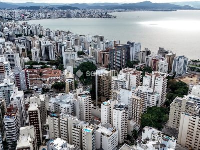 Apartamento à venda com 150m², 3 quartos, 3 suítes, 2 vagas no bairro Centro em Florianópolis - Foto 2