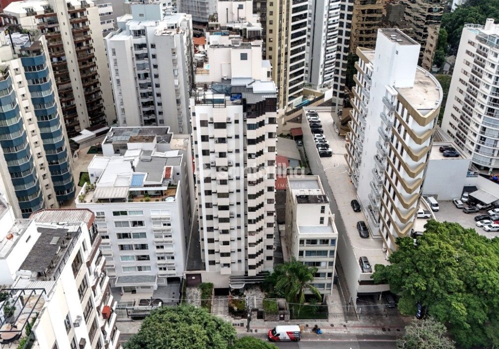 Apartamento à venda com 150m², 3 quartos, 3 suítes, 2 vagas no bairro Centro em Florianópolis - Foto 1