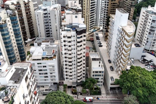 Apartamento à venda com 150m², 3 quartos, 3 suítes, 2 vagas no bairro Centro em Florianópolis