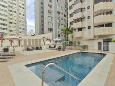 Apartamento à venda com 150m², 3 quartos, 3 suítes, 2 vagas no bairro Centro em Florianópolis - Foto 35