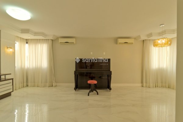 Apartamento à venda com 150m², 3 quartos, 3 suítes, 2 vagas no bairro Centro em Florianópolis