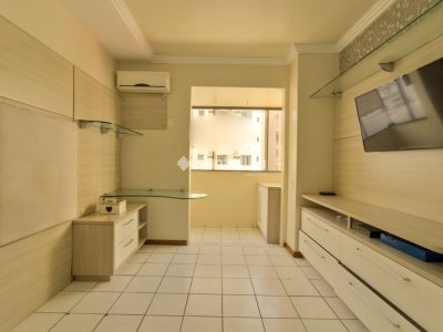 Apartamento à venda com 150m², 3 quartos, 3 suítes, 2 vagas no bairro Centro em Florianópolis - Foto 15
